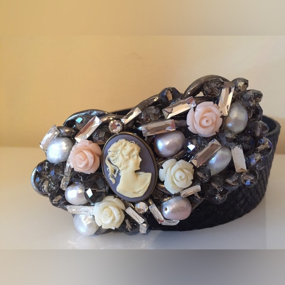 Cameo Belt - Picture 1 of 4